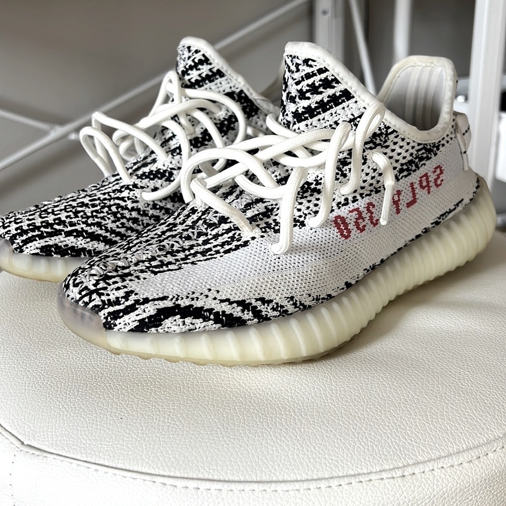 Authentic Yeezy zebras men’s 5.5 (women’s size 7) excellent condition